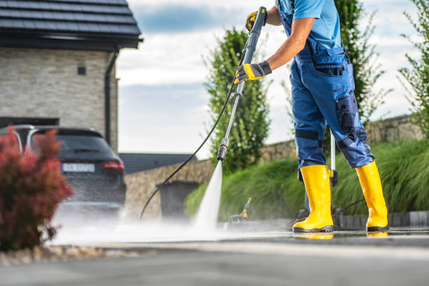 Best Pool Deck Cleaning  in Newark, TX